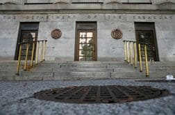 米財政黒字、4月は17％減の2150億ドル　利払い費やイラン戦費など歳出増加