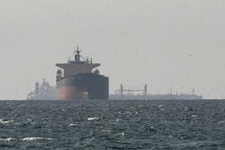原油先物は反発、米イラン合意の詳細不透明　供給回復にも時間