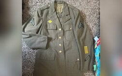 仮装用に買った軍服の「持ち主」を探せ！手がかりは記章と姓と認識番号…ハロウィンが繋いだ奇縁