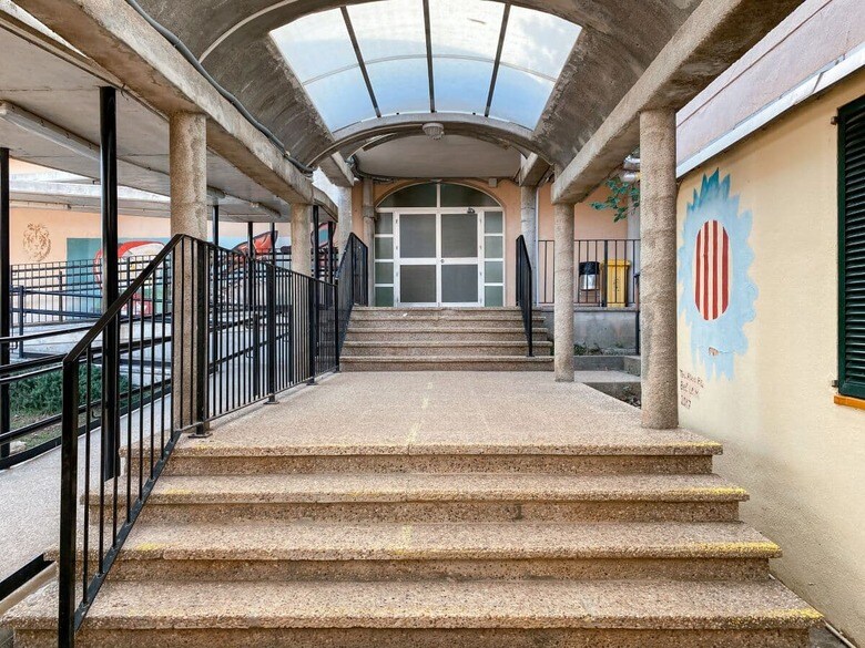 この30年で大学・短大の定員割れの割合は著しく上昇している　Ines Fraile/iStock.