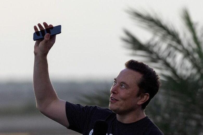 写真はイーロン・マスク氏。2022年8月、米テキサス州ブラウンズビルで撮影。REUTERS/Adrees Latif