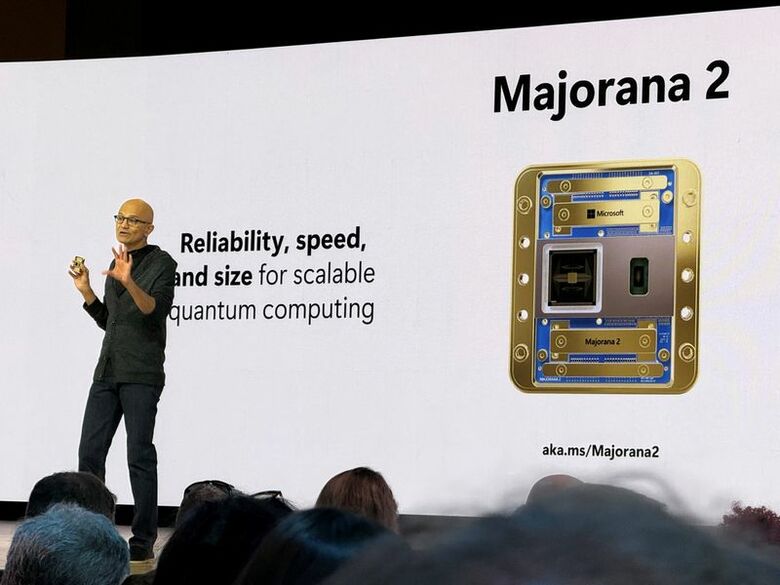 写真はマイクロソフトの年次ソフトウエア開発者会議「マイクロソフト・ビルド」のステージ。6月2日、カリフォルニア州サンフランシスコで撮影。 REUTERS/Jeffrey Dastin
