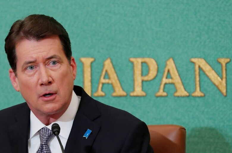 １１月１７日、ハガティ駐日米大使は都内で会見し、さきに行われた日米首脳会談で自由貿易協定（ＦＴＡ）について議論したことを明らかにした。環太平洋連携協定（ＴＰＰ）を推進する日本は首脳会談後、ＦＴＡをめぐるやりとりはなかったと記者団に説明していた。写真は都内で会見を行う同駐日米大使（２０１７年　ロイター／Kim Kyung Hoon）