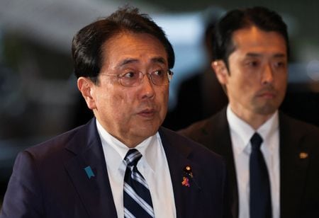 赤沢亮正経産相は１８日、対米投融資第１号案件の日米合意を受けて記者会見し、人工ダイヤモンドの製造事業にはノリタケと旭ダイヤモンド工業が関心を示していることを明らかにした。２０２５年１０月都内で撮影（２０２６年　ロイター／Kim Kyung-Hoon）
