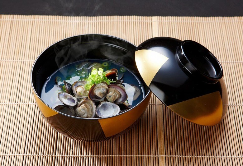 シジミはアサリと並んで日本人にとって馴染み深い貝にもかかわらず、古くから信じられてきた効能は科学的に確証を得られていない（写真はイメージです）　Shinji Ichikawa-iStock