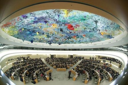 ＥＵや英、オーストラリア、カナダなど西側諸国は２５日、国連人権理事会で中国に対し、香港の基本的な法的権利を回復するとともに、新疆ウイグル自治区での調査を受け入れるよう要求した。写真は２月２７日、ジュネーブの国連人権理事会で撮影（２０２０年　ロイター/Denis Balibouse）