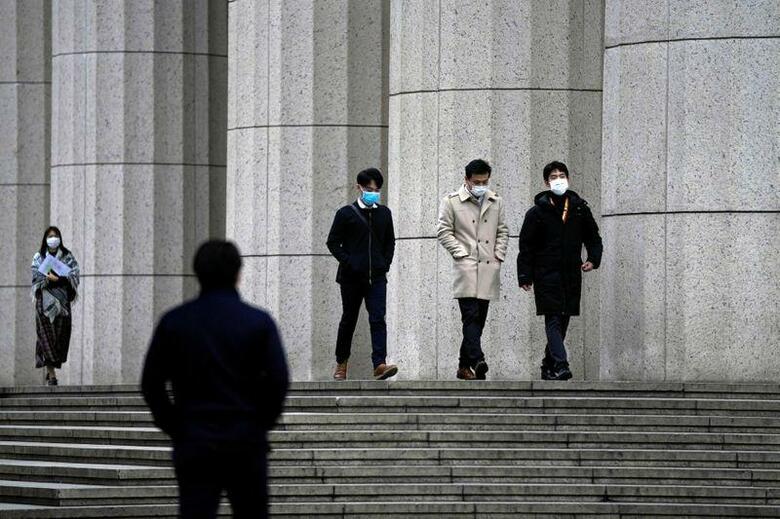 中国の保健当局のの発表によると、本土で2月29日に新たに新型コロナウイルスに感染した人は573人だった。前日の427人から増え、過去1週間で最多となった。写真は上海で28日撮影（2020年　ロイター／Aly Song）
