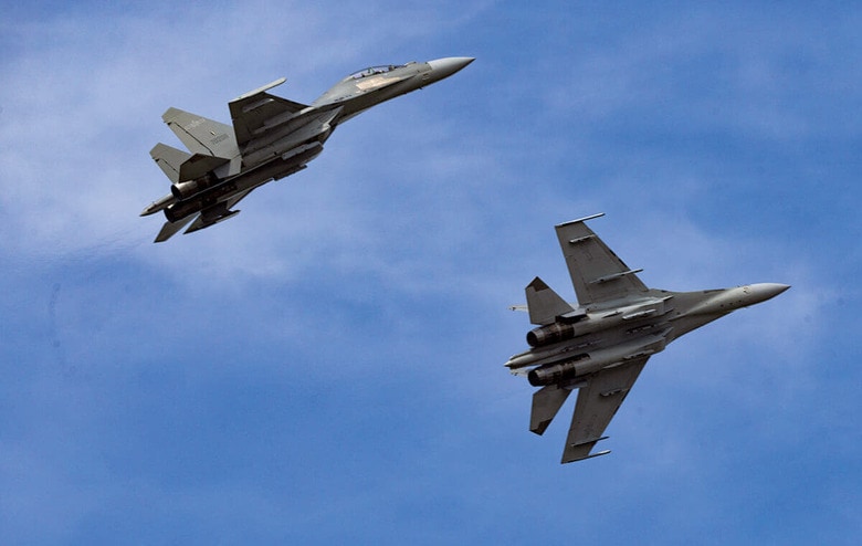 中国機とのニアミスが頻発（J-16戦闘機）　VCGｰREUTERS