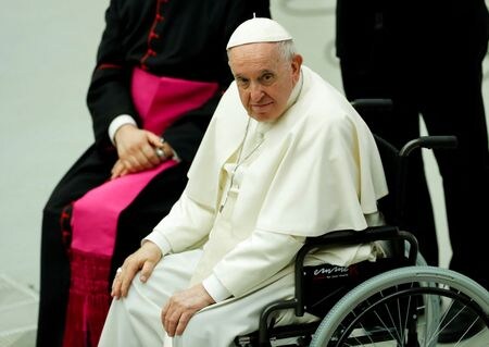 　６月１２日、ローマ教皇フランシスコ（８５）は１２日、歩行の問題で訪問を中止せざるを得なくなったとして、コンゴ民主共和国と南スーダンの国民に謝罪した。バチカンで１１日撮影（２０２２年　ロイター/Remo Casilli）