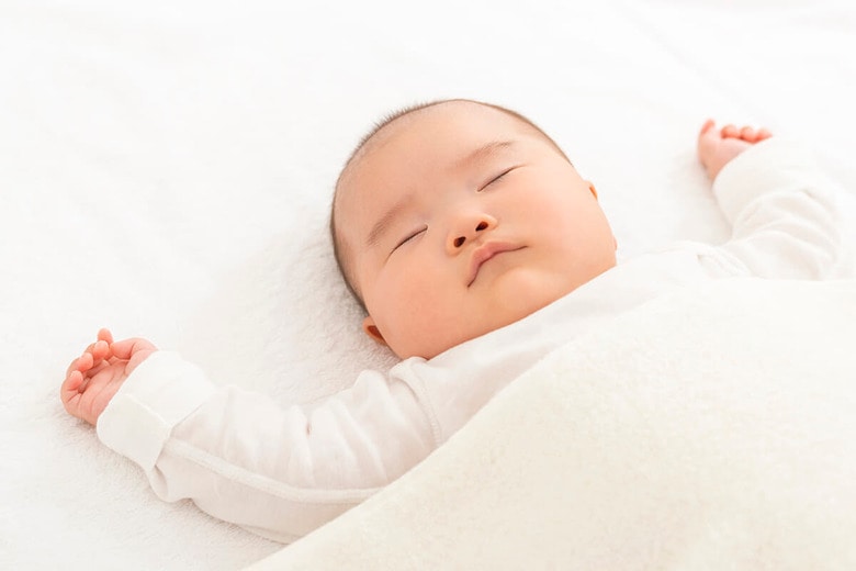 乳児のほうが新生児よりも感覚由来の情報伝達が少なく、運動由来の情報伝達が多いことが分かった（写真はイメージです）　kuppa_rock-iStock