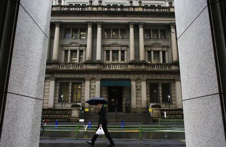 　６月１９日、日銀は金融政策決定会合で、当面の金融政策の「現状維持」を賛成多数で決めた。都内の日銀本店で２月撮影（２０１５年　ロイター/Thomas Peter）