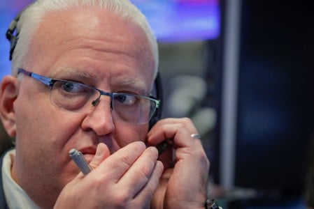 　１０月１８日、来月の米中間選挙は、株式オプション市場にとって当面の相場の方向性を左右する大きな要素になるとは考えられていない。写真はニューヨーク証券取引所。９月撮影（２０１８年　ロイター/Brendan McDermid）