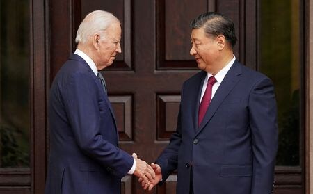 バイデン米大統領と中国の習近平国家主席は１５日、カリフォルニア州サンフランシスコ近郊で会談した。（２０２３年　ロイター/Kevin Lamarque）