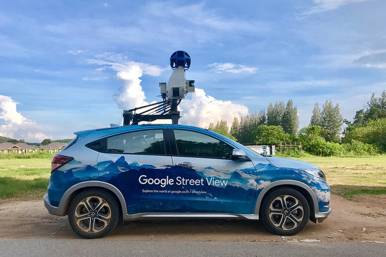 グーグルストリートビューの撮影車　I Love Coffee dot Today-shutterstock