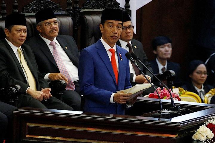 独立記念日を前にした恒例の議会での年次教書演説で、首都移転を初めて正式に表明したインドネシアのジョコ・ウィドド大統領。Willy Kurniawan - REUTERS