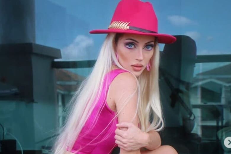 「ボネカ・デスマナ（非人間的な人形）」の名前で活動していたバルバラ・ヤンカフスキー　Boneca Desumana/Instagram