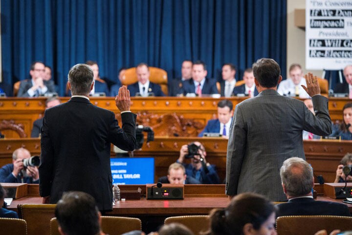 13日に始まった弾劾調査の公聴会は全米に生中継されている　Jim Lo Scalzo/Pool/REUTERS