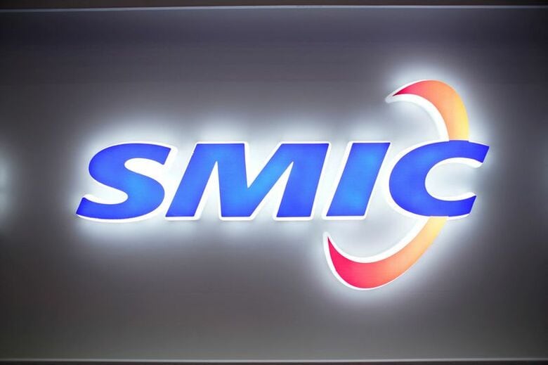 中芯国際集成電路製造（ＳＭＩＣ）のロゴ。2020年10月、上海で撮影。REUTERS/Aly Song