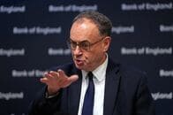英中銀総裁、「右派政党党首と口論」の偽動画拡散に警告
