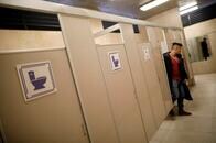 人権侵害!?　ホームレスや障がい者を締め出す不寛容な公衆トイレに批判