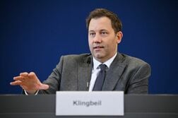 ドイツ、税収見通し上振れ　財務相「財政余地は拡大せず」
