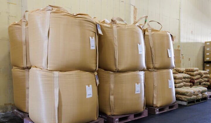 精米工場に入荷した玄米