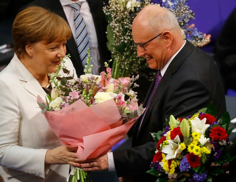 ３月１４日、ドイツ議会は同日行われた首相指名選挙で、アンゲラ・メルケル首相（６３）を再選した（２０１８年　ロイター/Kai Pfaffenbach）