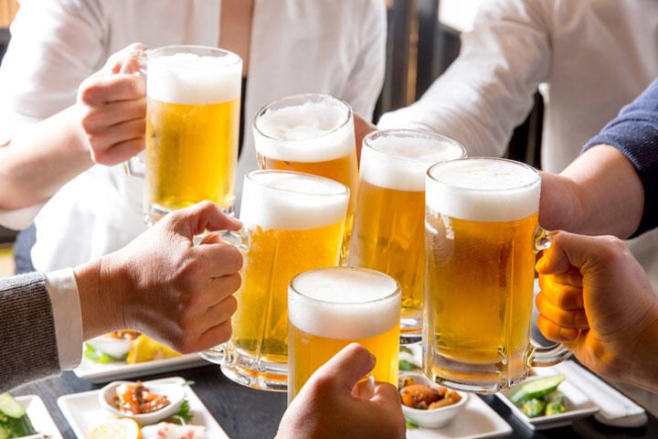 今年の年末に急速に注目を集めている「忘年会スルー」　taa22/iStock.