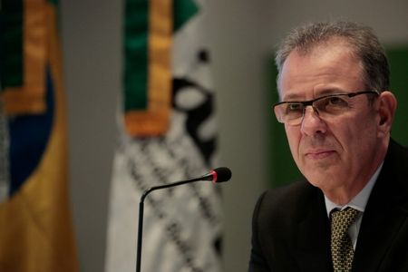 ブラジルのアルブケルケ鉱業・エネルギー相（写真）は２２日、７月にサウジアラビアを訪問する際、ブラジルの石油輸出国機構（ＯＰＥＣ）加盟について議論を始める方針を明らかにした。２０１９年１０月、リオデジャネイロで撮影（２０２０年　ロイター/Ian Cheibub）