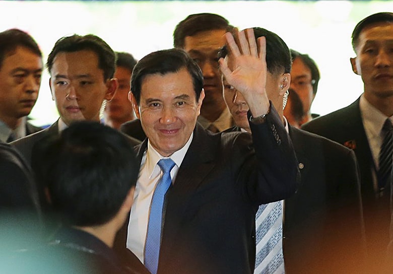 習近平との歴史的会談のためシンガポールに到着した馬英九　Jeremy Lee- REUTERS