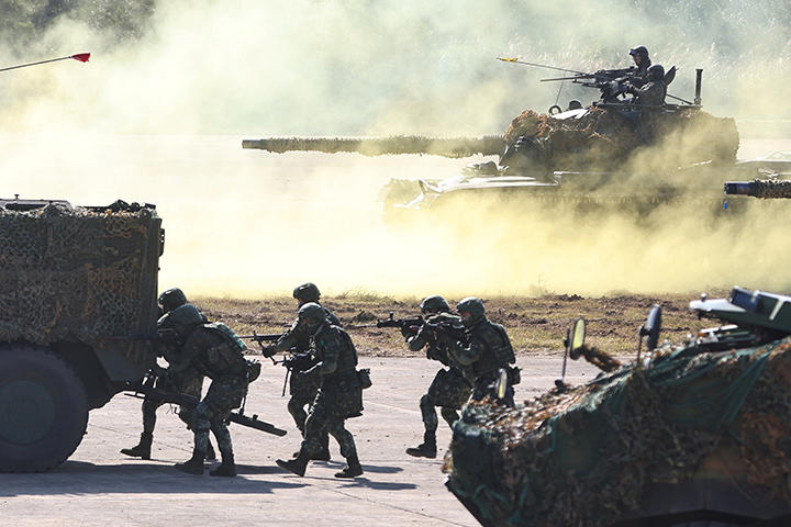 軍事演習に参加する台湾兵士（1月19日）　Ann Wang-REUTERS
