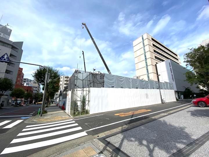 都心部で工事が進むマンション建設地。このマンションも全国10位の人気に。筆者撮影