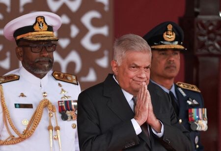 　７月２日、スリランカのウィクラマシンハ大統領（写真）は、２国間債務の再編で利息５０億ドルを節約できると表明した。写真は２月、最大都市コロンボで撮影（２０２４年　ロイター/Dinuka Liyanawatte）