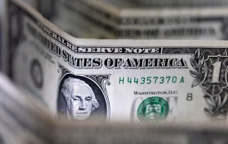 終盤のニューヨーク外為市場では、ドル指数が上昇し約３カ月ぶりの高値を付けた。２０２２年２月撮影（２０２４年　ロイター/Dado Ruvic）