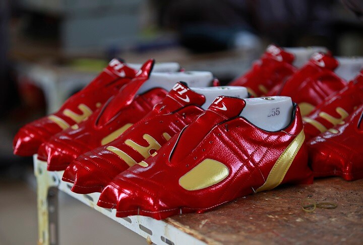 中国国境の街で生産に励む、北朝鮮のスポーツメーカー 　Aly Song-REUTERS