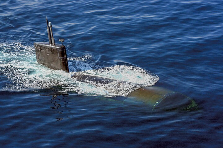 米海軍のロサンゼルス級原子力潜水艦「マイアミ」　LT. Scott Miller-U.S. Navy