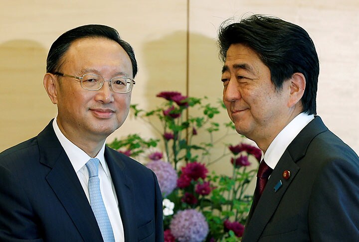 5月末、中国の楊潔チ国務委員が来日したときの 安倍首相　Issei Kato-REUTERS