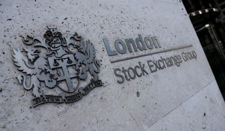 英ロンドン証券取引所グループ（ＬＳＥＧ）は８日、ロシアでニュースや解説記事を含む商品の提供を９日１２００ＧＭＴ（日本時間午後９時）以降、停止すると発表した。写真は２０１８年８月、ロンドンで撮影（２０２２年　ロイター/Peter Nicholls）