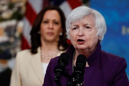 イエレン米財務長官は１６日、米国は世界各国がデジタルサービス税差し止めに向けあらゆる手段を尽くしていると述べ、関税措置も辞さない姿勢を示した。写真は６月１５日、ワシントンで撮影（２０２１年　ロイター／Carlos Barria）