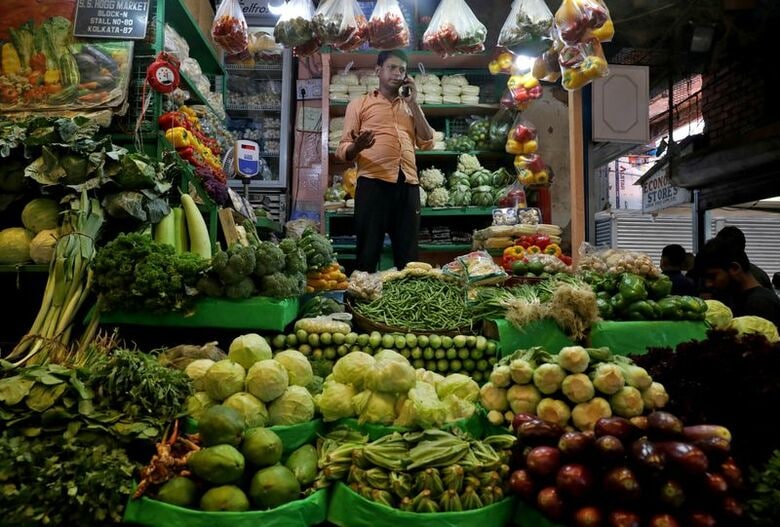 写真は市場の青果店。2022年3月、インドのコルカタで撮影。 REUTERS/Rupak De Chowdhuri