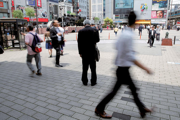 高齢者が仕事を続ける日本の環境は、先進国では珍しい　TORU HANAI-REUTERS