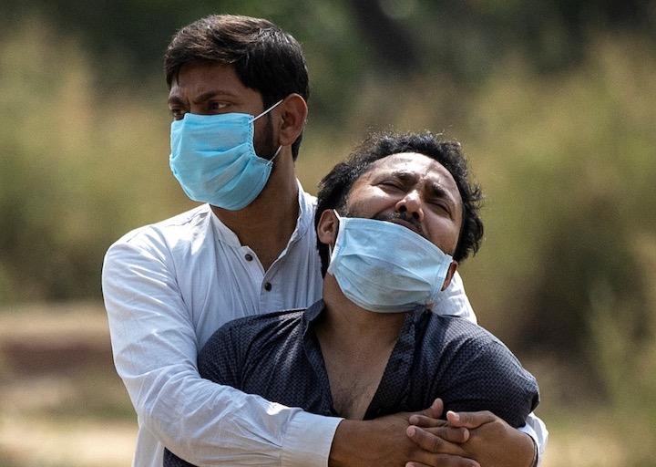 1日あたりの新規感染者の世界最多記録を4日連続で更新......　REUTERS/Danish Siddiqui