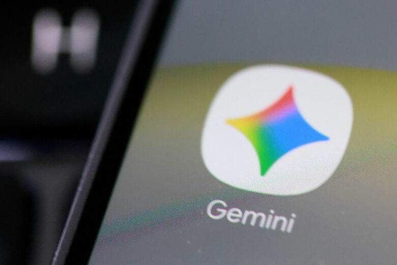 写真はグーグルのＡＩモデル「ジェミニ」のアプリ。6月5日に撮影。 REUTERS/Dado Ruvic