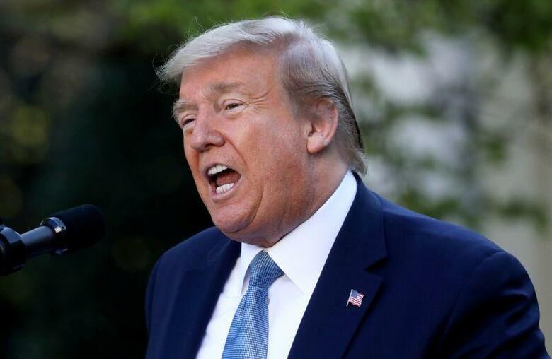 トランプ米大統領は定例会見で、経済再開に向けた新たな指針を16日に発表すると明らかにした。ワシントンで撮影（2020年　ロイター/Leah Millis）