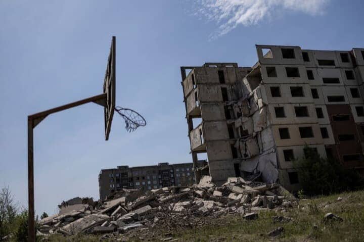 ウクライナ東部ドネツク州クラマトルスク中心部で7日、ロシア軍のミサイル砲撃によって少なくとも1人が死亡、6人が負傷した。同市で5月撮影（2022年　ロイター/Carlos Barria）