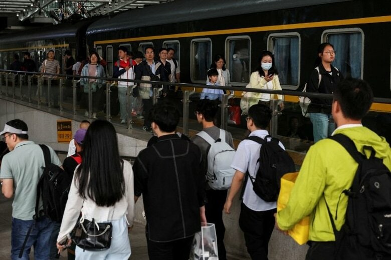 上海南駅で昨年５月撮影。REUTERS/Go Nakamura