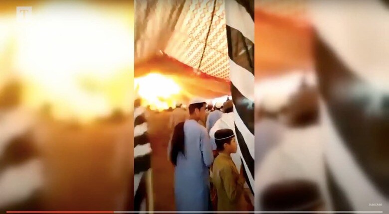 パキスタン北西部カイバル・パクトゥンクワ州の政治集会で7月30日に爆発があり、少なくとも42人が死亡、130人以上が負傷した。The Times and The Sunday Times / YouTube