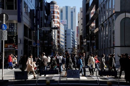 　４月２７日、総務省が発表した３月の完全失業率（季節調整値）は２．５％となり、前月と同水準だった。都内で昨年２月撮影（２０１８年　ロイター/Toru Hanai）