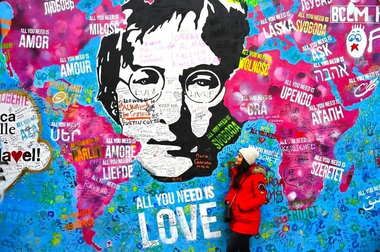 チェコ・プラハのレノン・ウォール　BERTRAND MORITZ-Unsplash