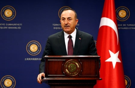 トルコのチャブシオール外相（写真）は２８日、米軍が過激派組織「イスラム国」（ＩＳ）最高指導者アブバクル・バグダディ容疑者に対する急襲作戦を展開した夜、米・トルコ政府が情報を共有していたと明らかにした。２６日撮影（２０１９年　ロイター/Alp Eren Kaya）